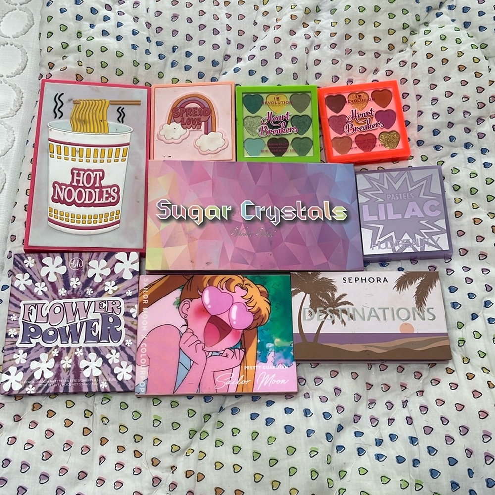 huge eyeshadow makeup pallets set